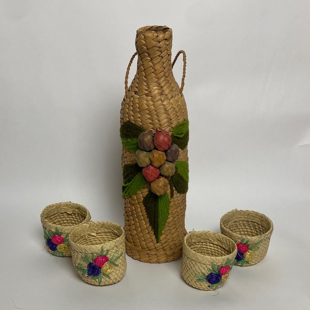 Vintage Wine Holder Basket & Cups Set with 3D Grapes
